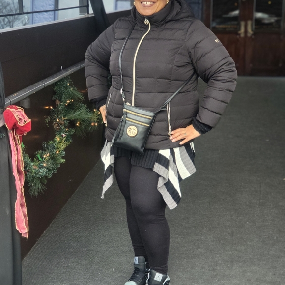 Meet your Posher, Bernadette - Picture 3 of 9